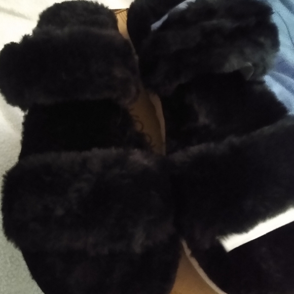 UGG  fur sandals. KOOLABURRA - Picture 2 of 4